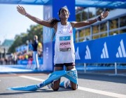 الكيني كيبشوجي يفوز بماراثون برلين للمرة الخامسة والإثيوبية أسيفا تحطم الرقم العالمي للسيدات