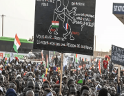 تظاهرات في النيجر تندد بفرنسا.. وباريس تبرر إبقاء سفيرها