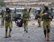 إصابة فلسطيني بالرصاص والعشرات بالاختناق خلال مواجهات مع قوات الاحتلال الإسرائيلي