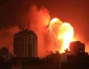 طيران الاحتلال الإسرائيلي يقصف محيط مجمع الشفاء الطبي ومحيط مستشفى القدس بمدينة غزة
