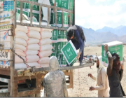 مركز الملك سلمان للإغاثة يوزع 1.000 سلة غذائية بولاية غزني في أفغانستان