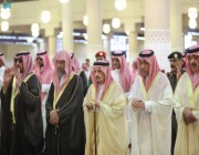"أمير الرياض" يؤدي "الصلاة" على يزيد بن سعود