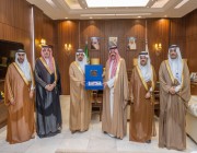 الأمير ‬⁩عبد العزيز بن سعد يتسلم التقرير السنوي لجامعة حائل