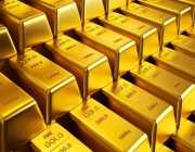 “الذهب” يتراجع متأثراً باستقرار الدولار