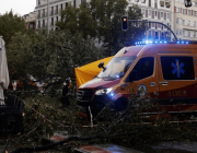 العاصفة «سياران» توقع 7 قتلى في أوروبا وتعرقل حركة النقل