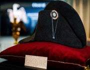بيع قبعة لنابليون بالمزاد العلني في فرنسا مقابل 1.39 مليون يورو