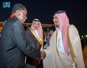 رئيس جمهورية زيمبابوي يصل الرياض وفي مقدمة مستقبليه نائب أمير المنطقة