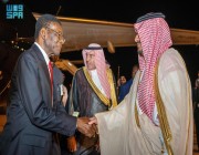 رئيس جمهورية غينيا الاستوائية يصل إلى الرياض وفي مقدمة مستقبليه نائب أمير المنطقة