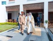 وزير الداخلية البحريني يستقبل أمين التحالف الإسلامي