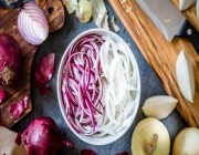 6 فوائد صحية مهمة لتناول البصل النيئ.. تعرف عليها؟