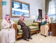 الأمير فيصل بن بندر يستقبل محافظ القويعية ومدير تعليم المحافظة