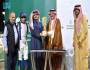 برعاية الأمير عبدالعزيز بن سعود.. وكيل وزارة الداخلية لشؤون المناطق يتوج الفائزين بكأس الوزارة لسباق الخيل