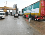 عبور 11 شاحنة سعودية معبر رفح تحمل موادَّ غذائية وطبية لدعم غزة