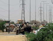 كاتب سياسي: الحرب في السودان تحولت لتبادل الاتهامات بين الجيش والدعم السريع بشأن استهداف المدنيين والبنية التحتية