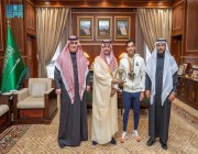 نائب أمير حائل يستقبل الفائز بالمركز الأول للمتسابقين السعوديين في سباق “نيوم تيتان الصحراوي للدراجات”