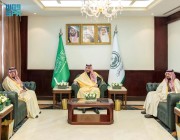 أمير الجوف يستقبل قادة القطاعات الأمنيّة بالقريات