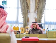 أمير الرياض يستقبل الممرض السعودي الحاصل على أعلى وسام من لجنة الصليب الأحمر الدولية