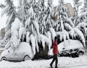 تساقط الثلوج في شمال أوروبا يتسبب في تعطل المدارس وحركة السير