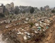 فلسطينيون يعيدون دفن جثامين تم نبشها في مقبرة في غزة