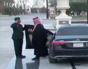 ‏تداول واسع لفيديو  إبتسامة متبادلة لأحد أفراد الأمن و ‎#ولي_العهد_الأمير_محمد_بن_سلمان أثناء أداءه التحية العسكرية 🇸🇦