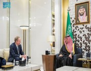 الأمير عبدالعزيز بن سعود يستقبل السكرتير الدائم لوزارة الداخلية البريطانية