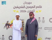 الأمير فهد بن جلوي يُتوج الفائزين بأشواط رموز الثنايا في مهرجان خادم الحرمين الشريفين للهجن