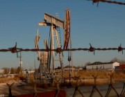 النفط يهبط وسط تنامي المخاوف في ظل ارتفاع مخزونات الخام الأمريكية