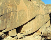 بنقوش صخرية يتجاوز عمرها 10 آلاف سنة.. آثار «الشويمس» و«جبة» تجذبان زوار «رالي حائل»