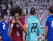أكرم عفيف يشير لزوجته الكويتية خلال احتفاليته بهدفه ضد الكويت .. فيديو
