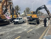 سقوط جسر مشاة على طريق الأمير سلطان بخميس مشيط.. صور
