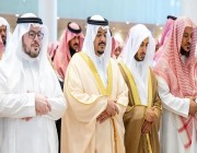 نائب أمير الرياض يؤدي صلاة الميت على الشيخ عبدالله القصير