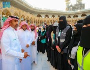 وزير الموارد البشرية يتفقد جهود المتطوعين في المسجد الحرام ويشيد بجهودهم