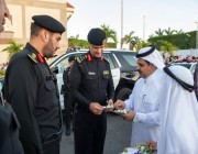 إمارة مكة توزع هدايا معايدة على عدد من رجال الأمن تقديرا لهم