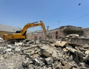 بالصور .. أمانة جازان تواصل إزالة المباني الآيلة للسقوط في أحياء مدينة جازان
