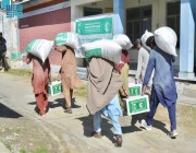مركز الملك سلمان للإغاثة يوزع 350 سلة غذائية في منطقة دير العليا بإقليم خيبر بختون خوا في باكستان