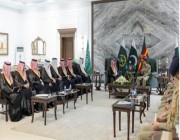 وزير الخارجية ووفد المملكة رفيع المستوى يلتقون برئيس أركان الجيش الباكستاني