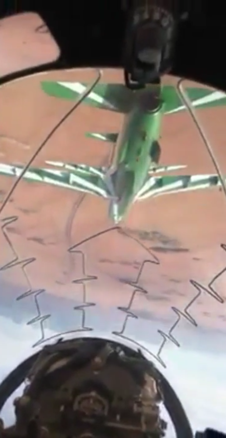 فيديو تصوير من داخل كبينة الطيار استعراض الصقور السعودية 