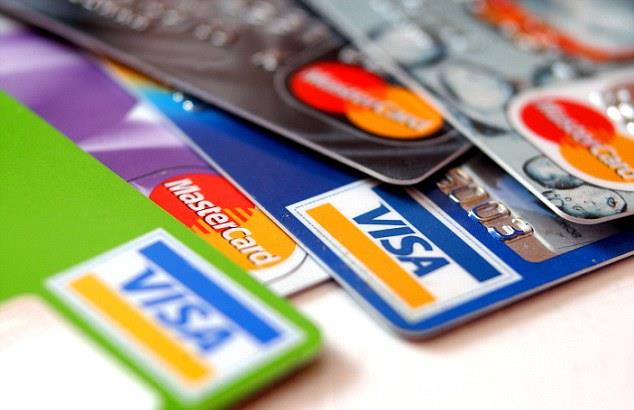 تعرّف على الفرق بين بطاقة الصرف الآلي والبطاقة الائتمانية وبطاقة الحسم الشهري