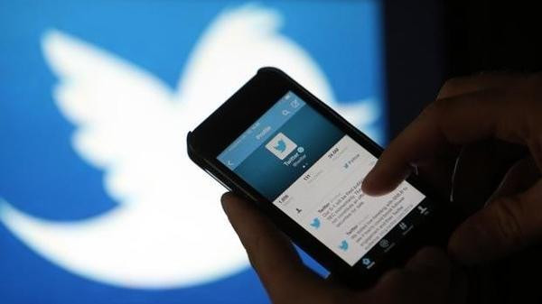 اختراق حسابات في تويتر وخلل بالموقع يوقف أخرى عن العمل
