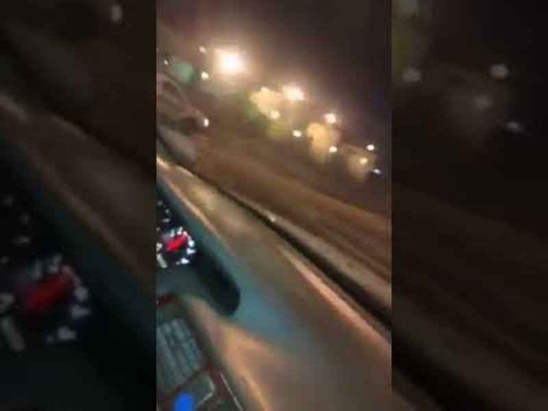 بالفيديو.. متهور يعكس السير ويتسبب في حوادث مرورية بأحد شوارع المدينة