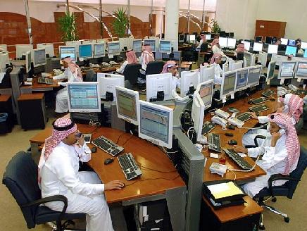 تقلص 40% من عدد موظفي بنوك السعودية والإمارات في 2025