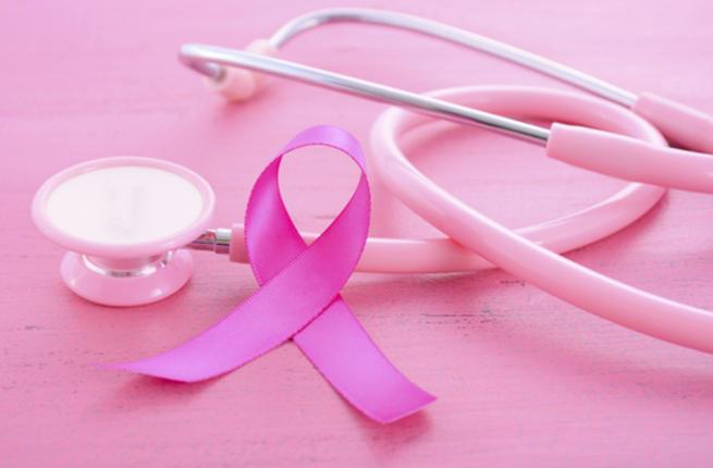 إلى حواء.. تعرفي على أبرز أسباب وأعراض الإصابة بسرطان الثدي وطرق الوقاية