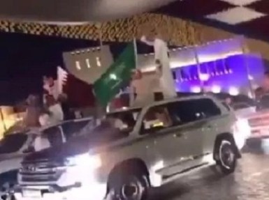 ماذا فعل تنظيم الحمدين بالقطريين الذين رفعوا علم السعودية؟