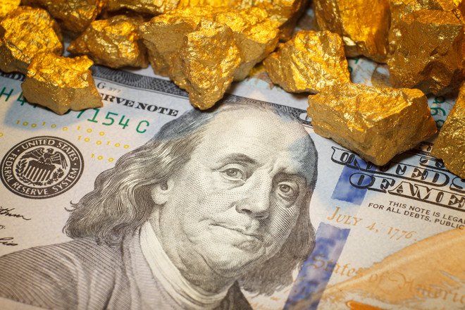الذهب يرتفع مع تراجع الدولار وانحسار آفاق رفع الفائدة الأمريكية