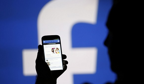 فيسبوك تجبر مستخدمي هواتف سامسونج على تطبيقها الجديد