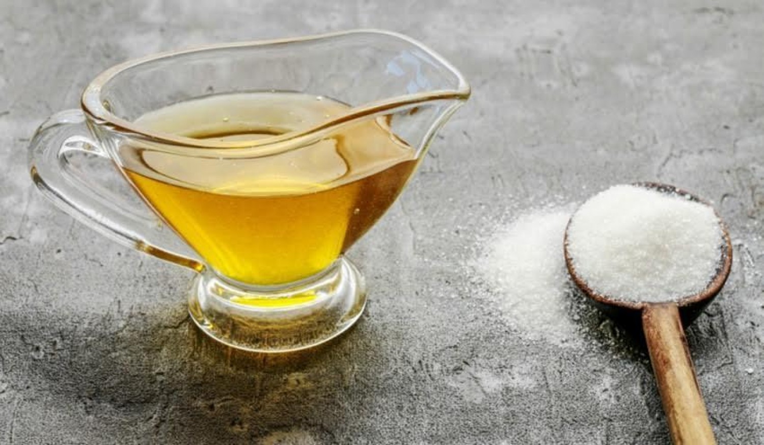 السكر والعسل.. أيهما أفضل لمرضى السكري؟