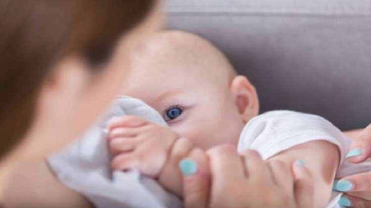 الرضاعة الطبيعية تحمي الأمهات من مرض عقلي “قاتل”