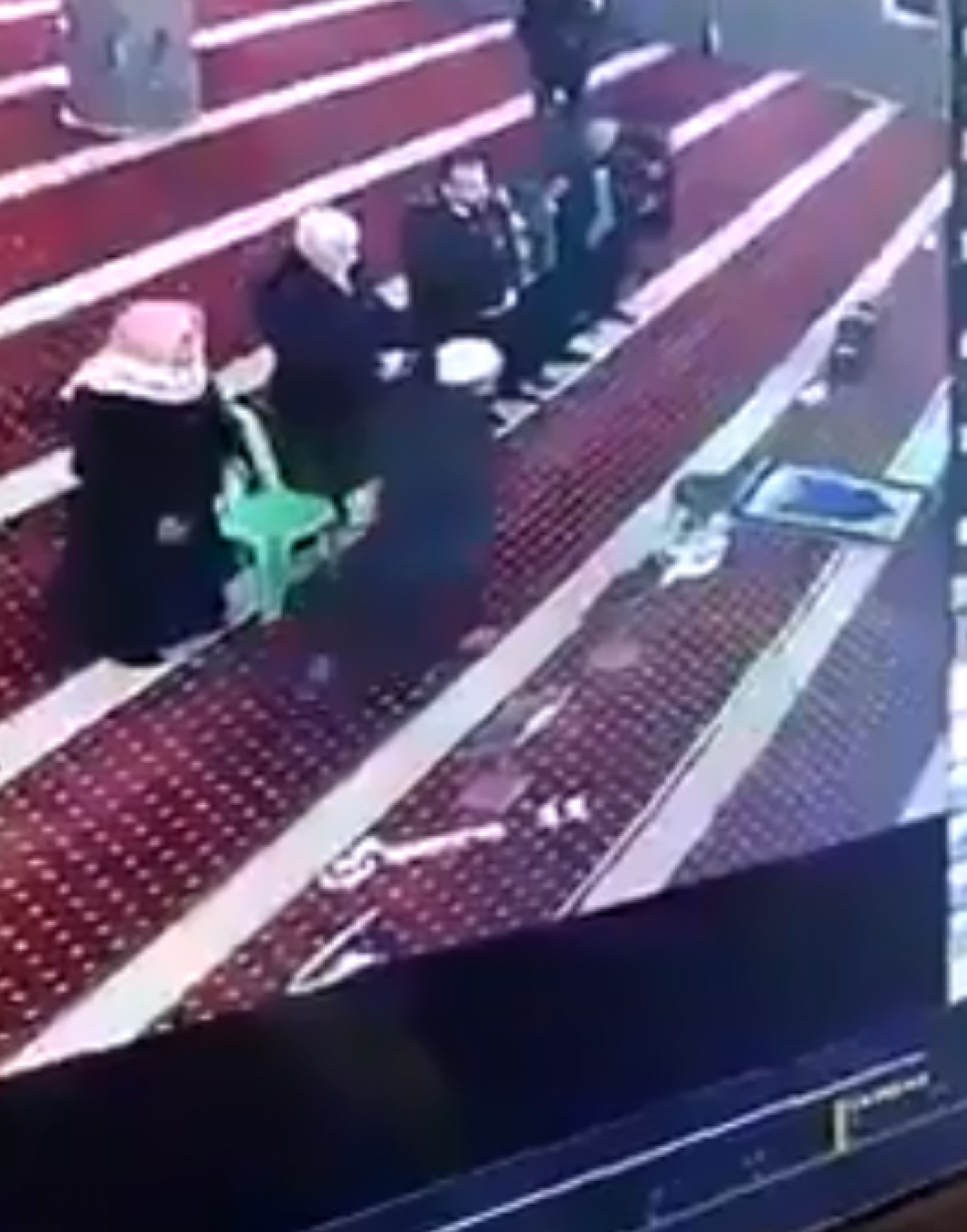 العراق.. وفاة إمام مسجد أثناء صلاة العشاء (فيديو)