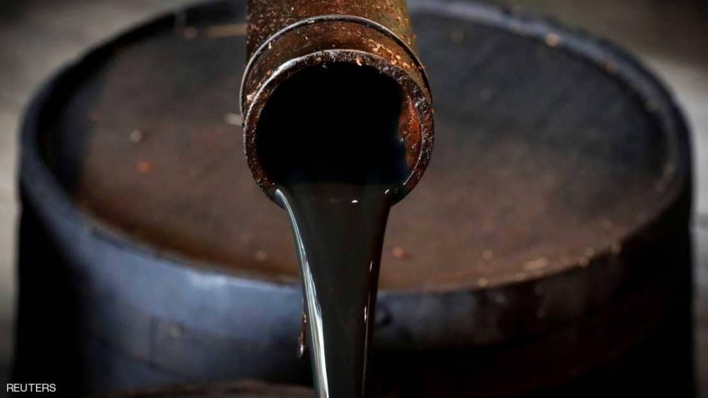 النفط يرتفع مع انخفاض مخزونات الخام الأمريكي