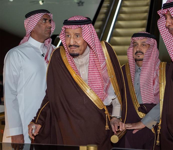 بالصور.. خادم الحرمين الشريفين يصل إلى الرياض قادماً من مصر